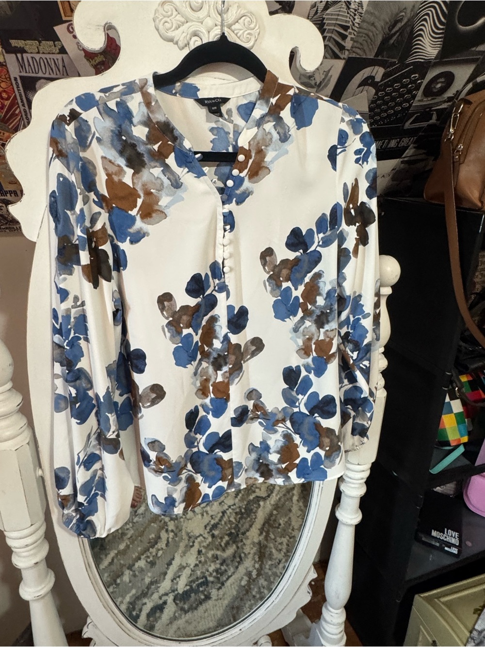 RW&CO. Painterly Floral Button-Front Top in White, Blue & Brown